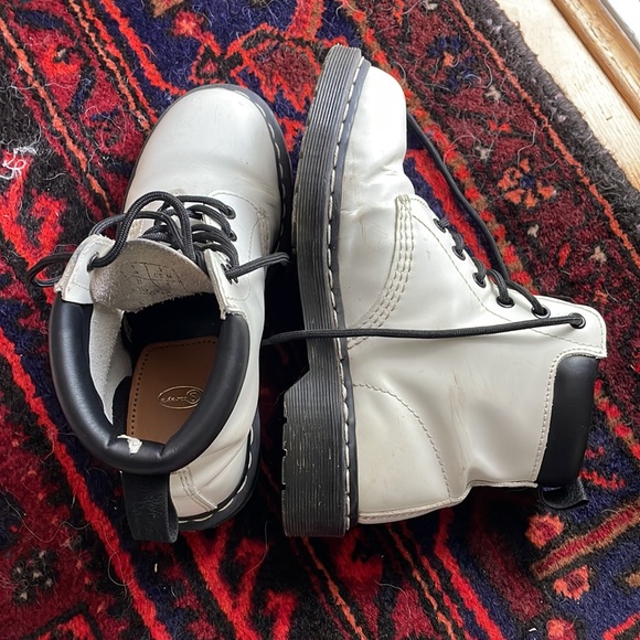 WHITE DOC MARTENS - Picture 2 of 6